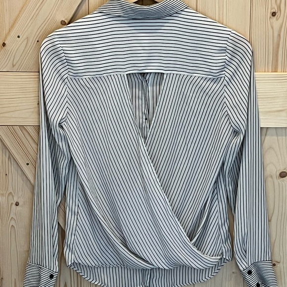 WHBM open back button up, size 0 - Picture 2 of 4